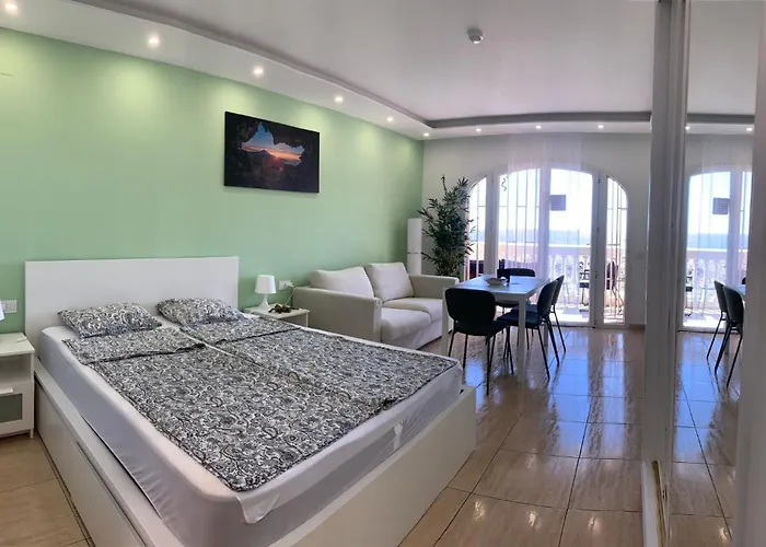 4 Seasons Relax Апартаменты *